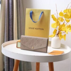 Louis Vuitton M82256 Sarah Wallet