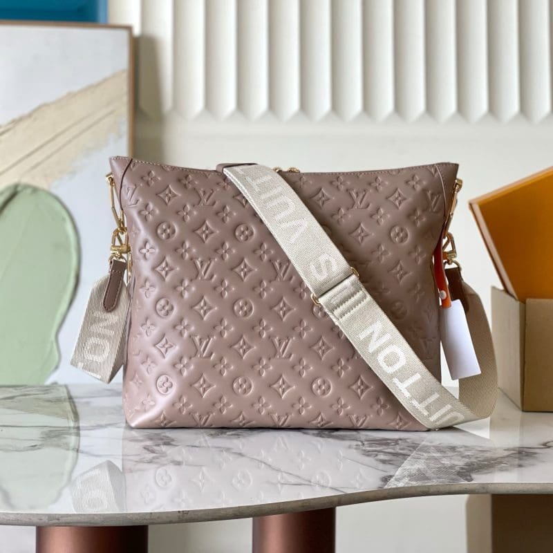 Louis Vuitton M12071 Coussin Hobo MM