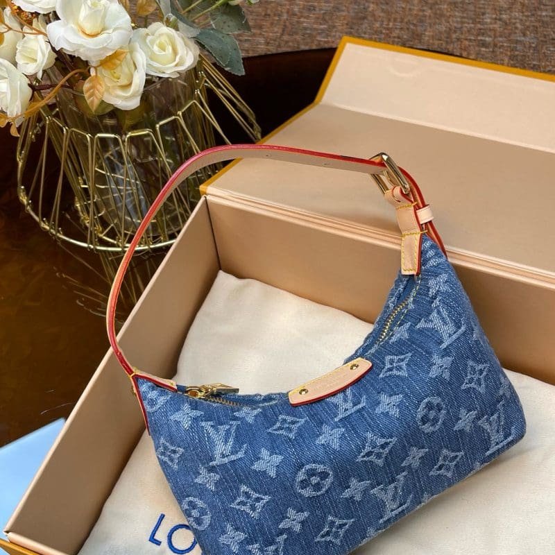 Louis Vuitton Hills Pochette M82949