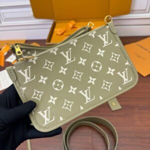 Louis Vuitton M46672 CarryAll PM