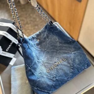 CHANEL 22 in denim small