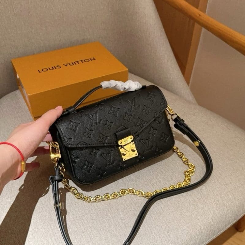 Louis Vuitton M46595 Pochette Métis East West