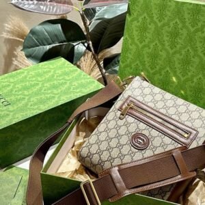 GUCCI SUPREME MESSENGER BAG