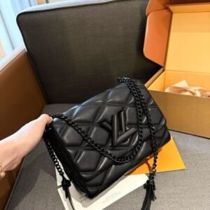 Louis Vuitton M11374 GO-14 Medium Gloves