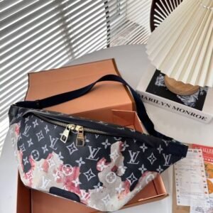 Louis Vuitton Discovery Bumbag PM M23905