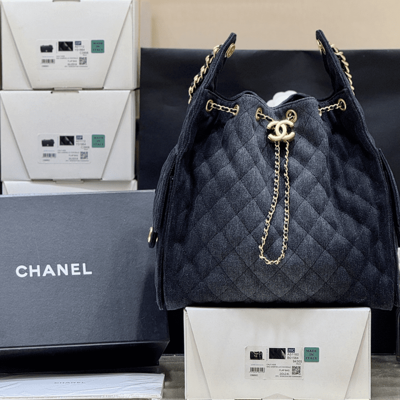 CHANEL 25 Medium Handbag